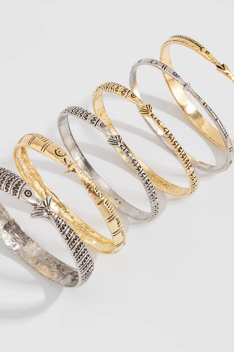 Elegant Fish Motif Bangle: GOLD / One Size