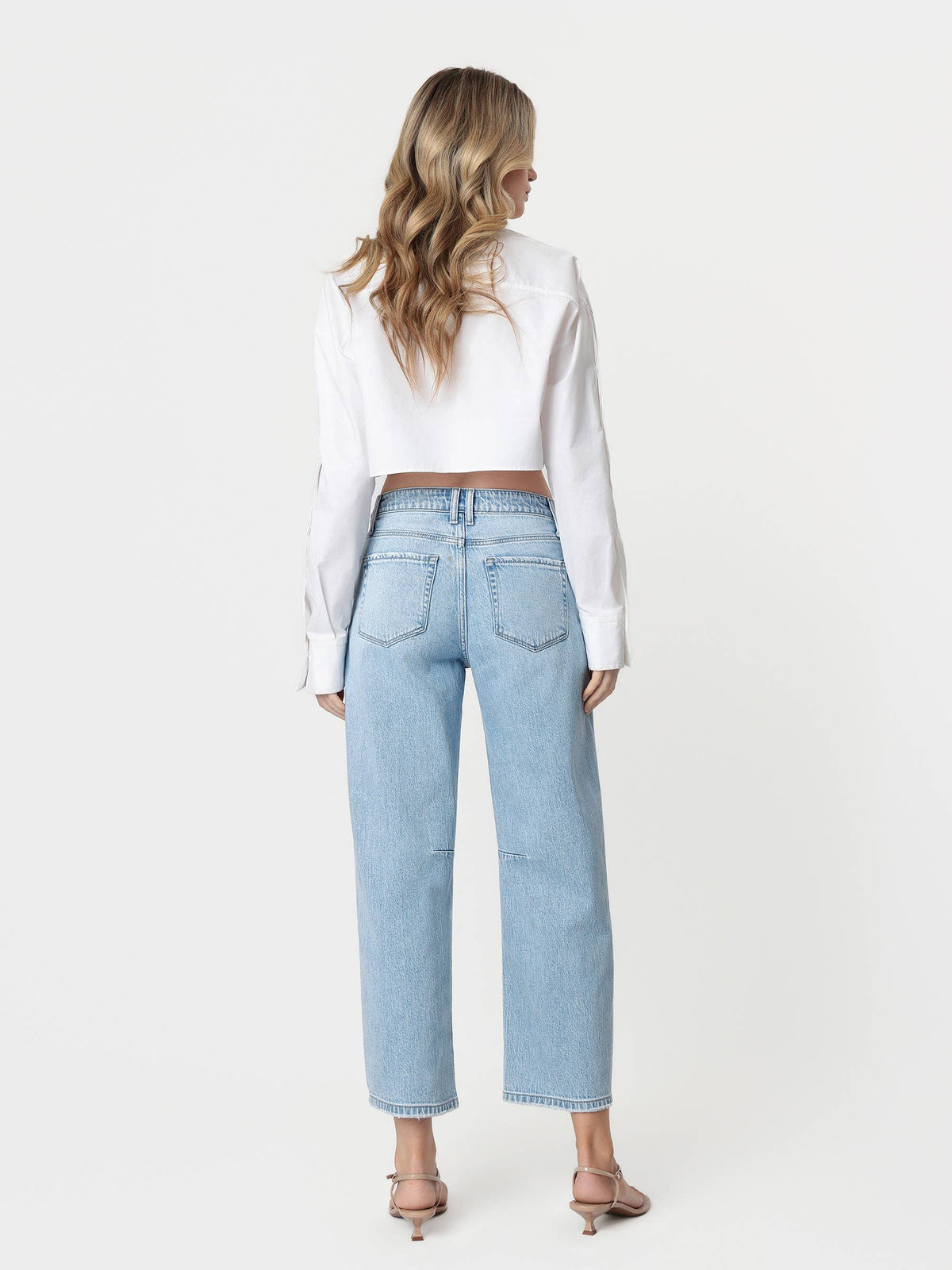 HIGH RISE LIGHT WASH WIDE BARREL JEANS T6802: CHARM / 30