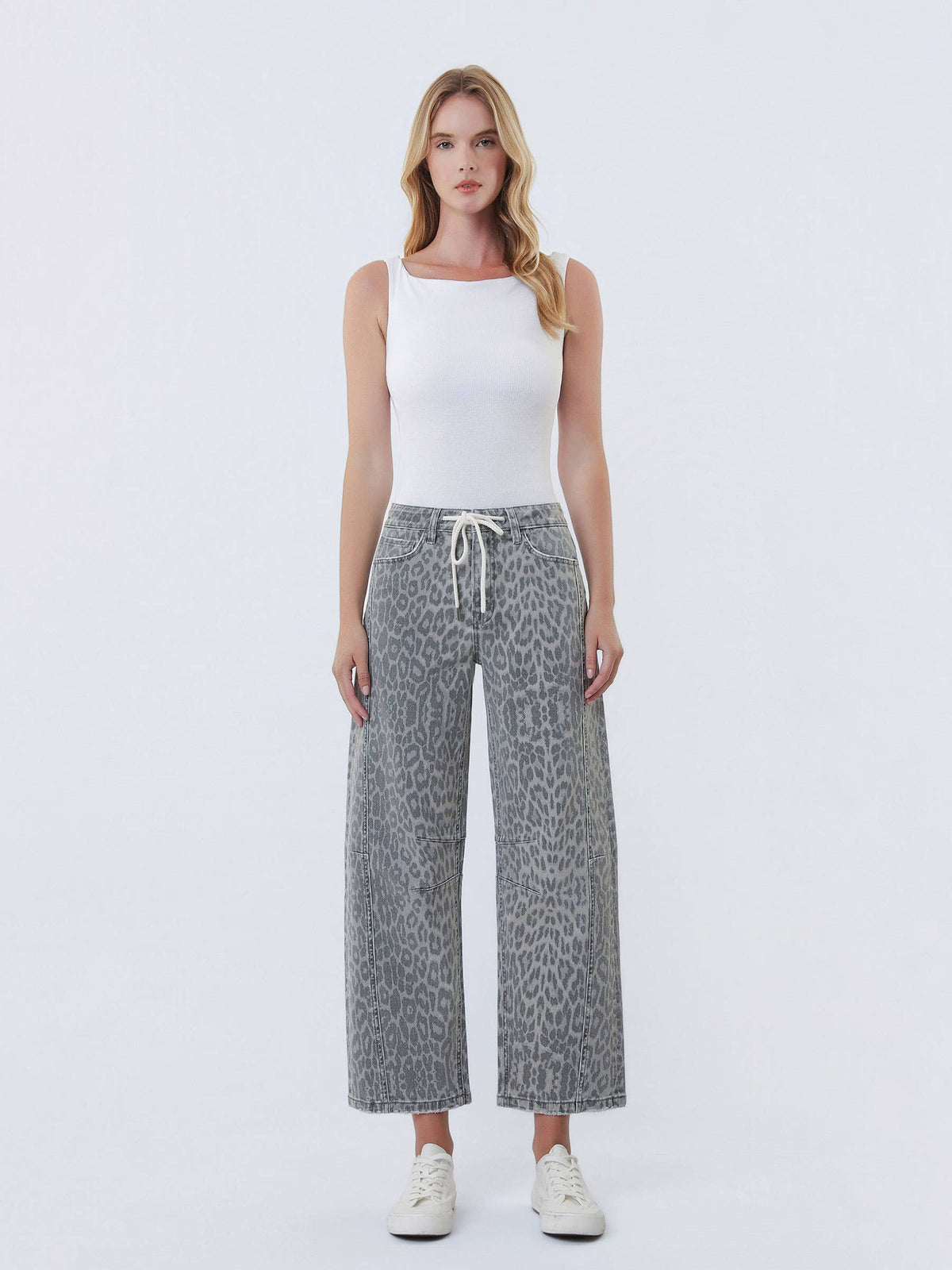 HIGH RISE DRAWSTRING GREY LEOPARD BARREL JEANS T7327GLP: GREY LEOPARD / 27