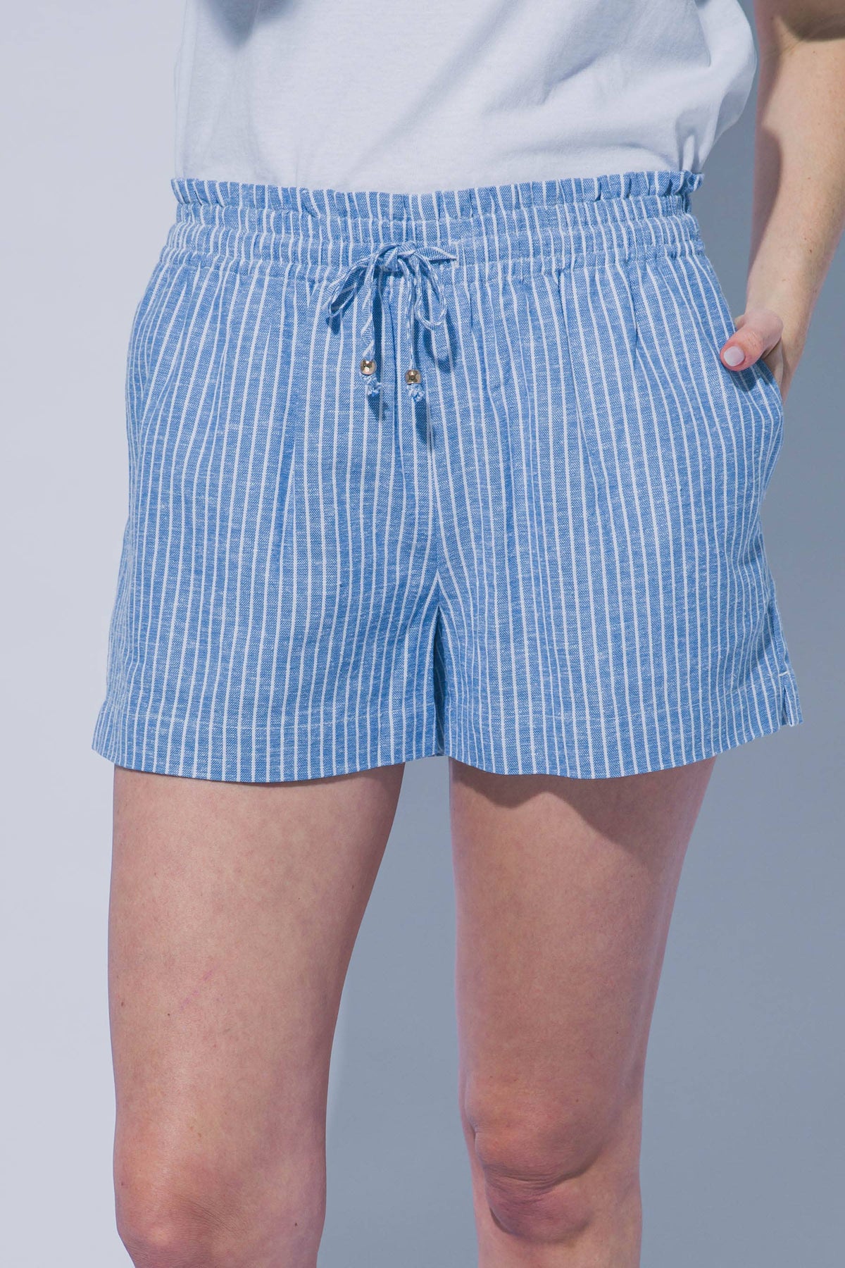 ,....Striped Linen Blend Shorts: MOCHA-196488 / M