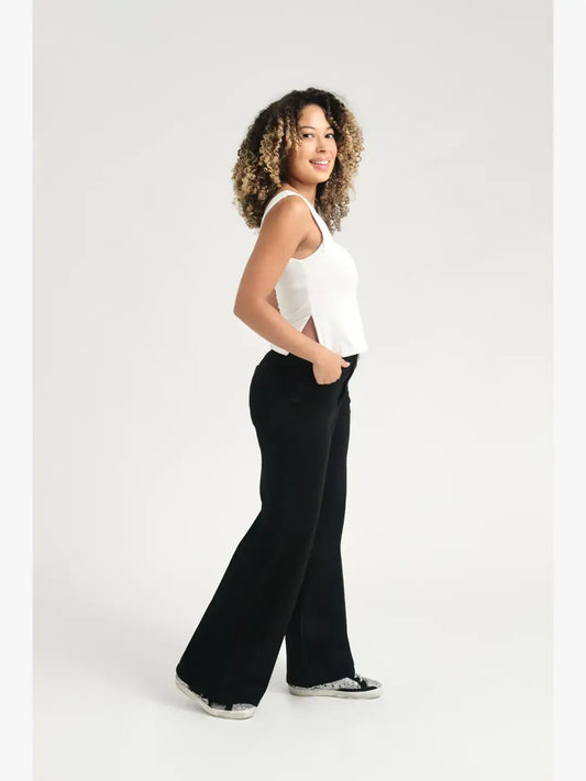 Petite 28" Better Butter Wide Leg Jeans in Black: 6P/28P