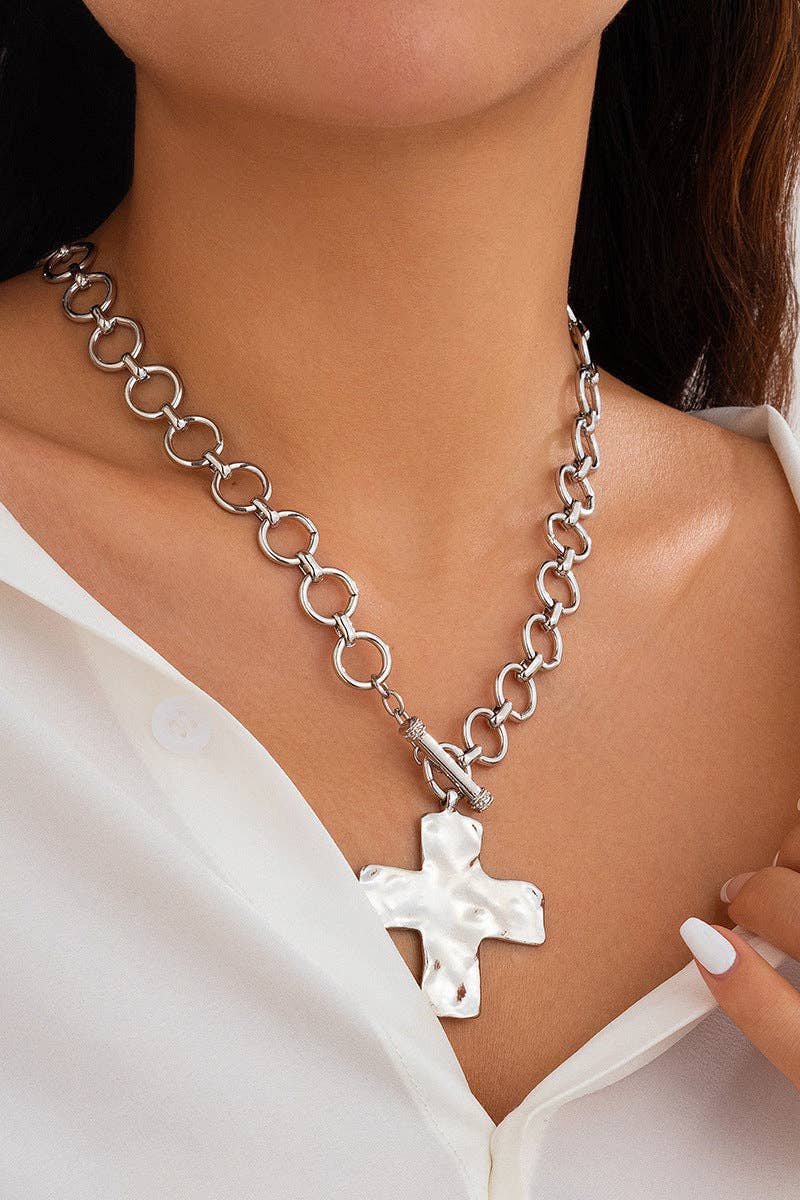 Chunky Chain Cross Pendant Necklace: SILVER / One Size