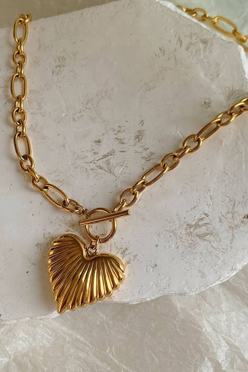 Chic Heart Pendant Chain Necklace: GOLD / One Size