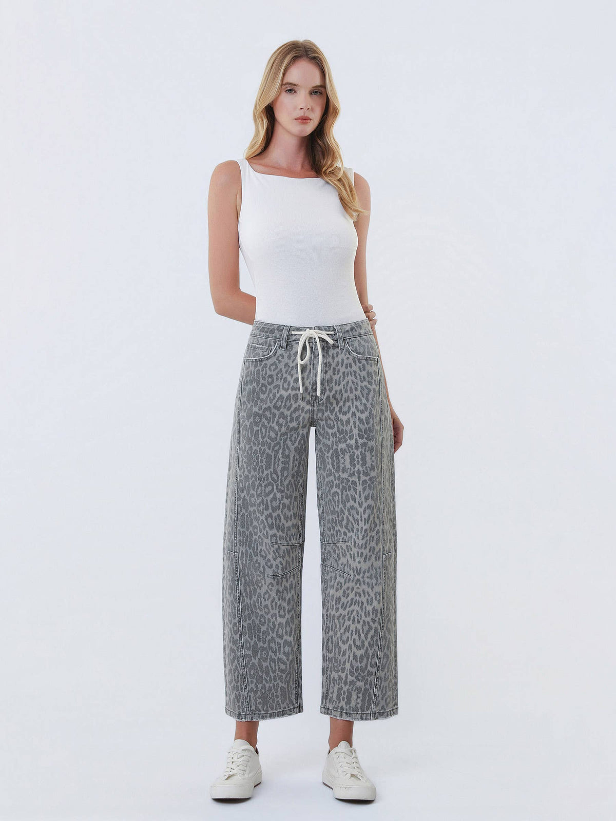 HIGH RISE DRAWSTRING GREY LEOPARD BARREL JEANS T7327GLP: GREY LEOPARD / 25