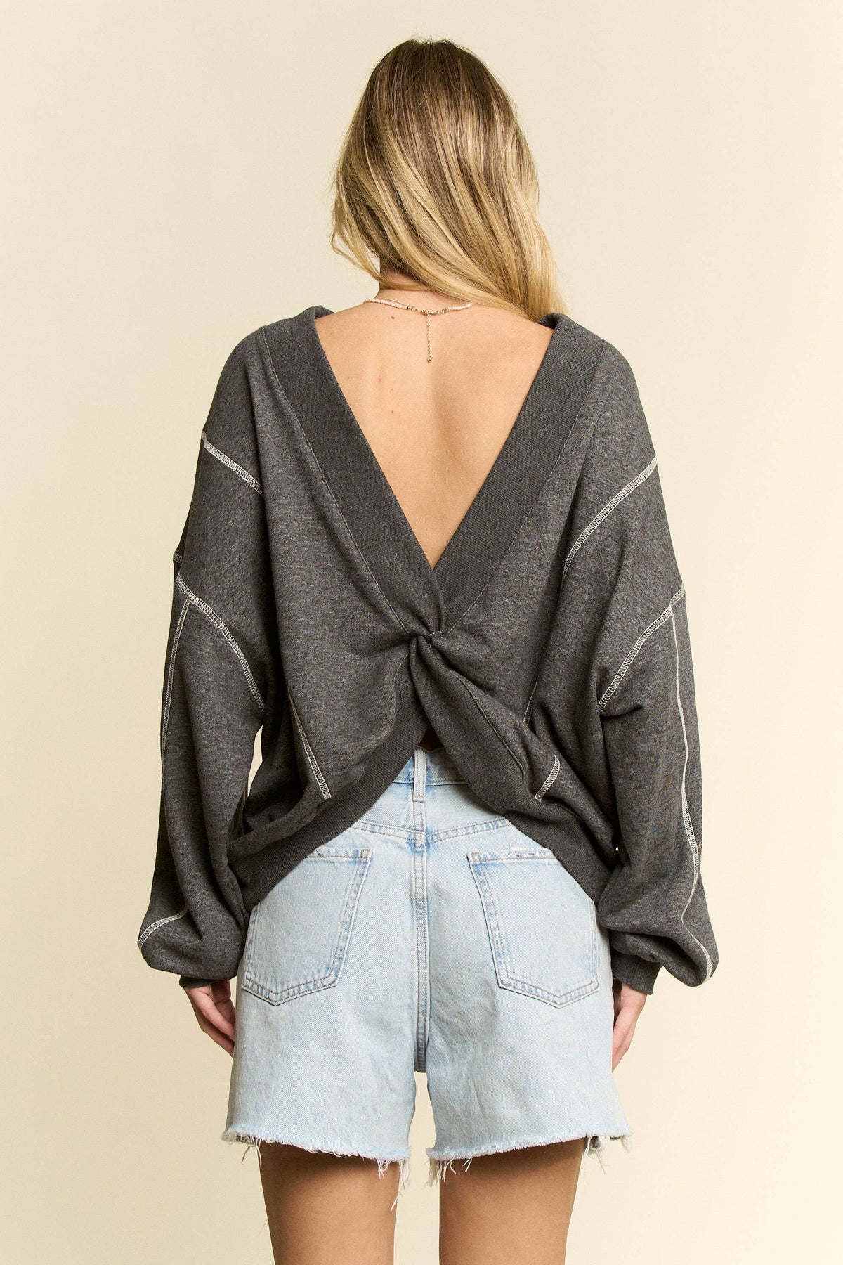 TWIST FRONT LONG SLEEVE TOP: CHARCOAL / S/M