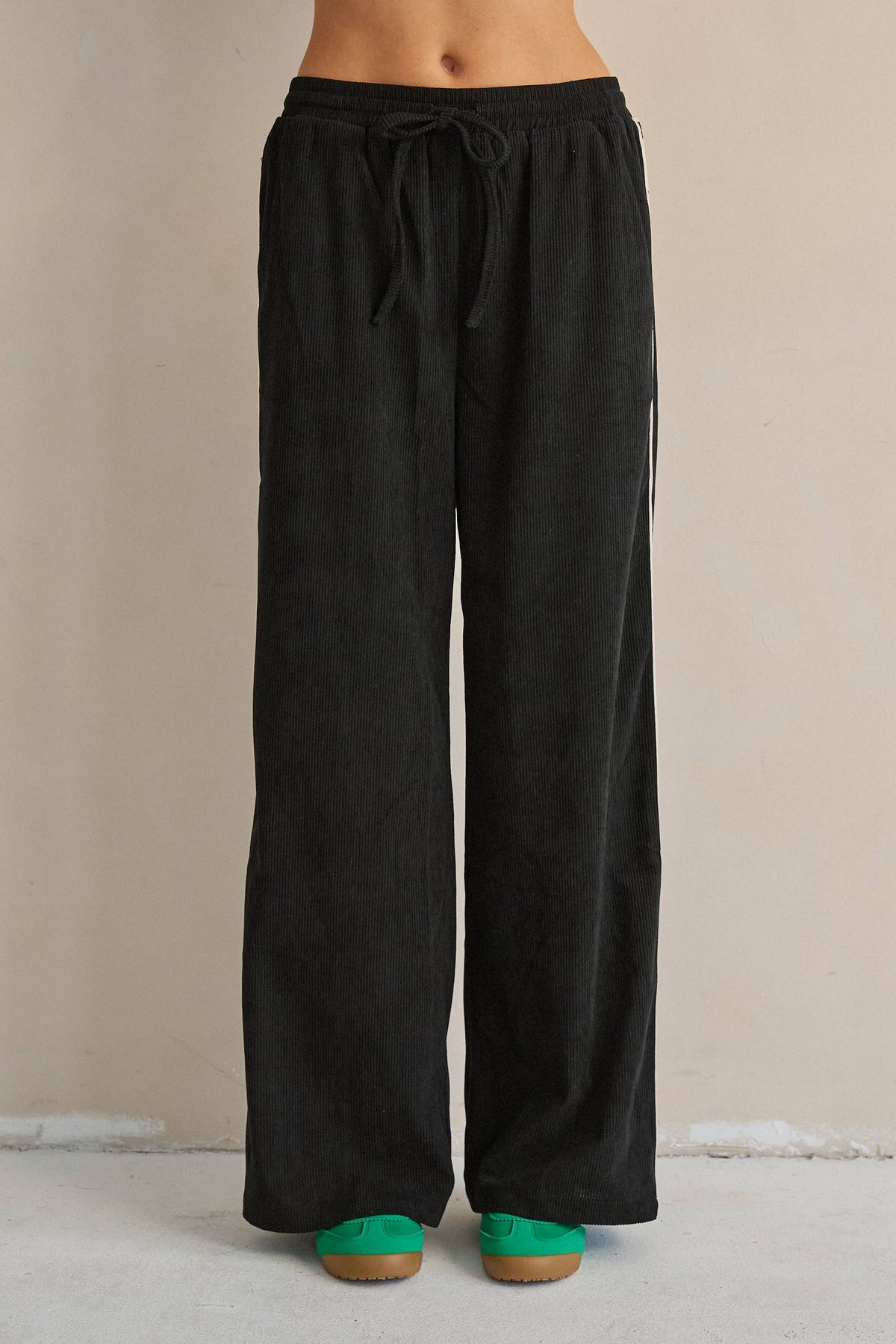 STAR STRIPE CORDUROY WIDE LEG PANTS: Black / S