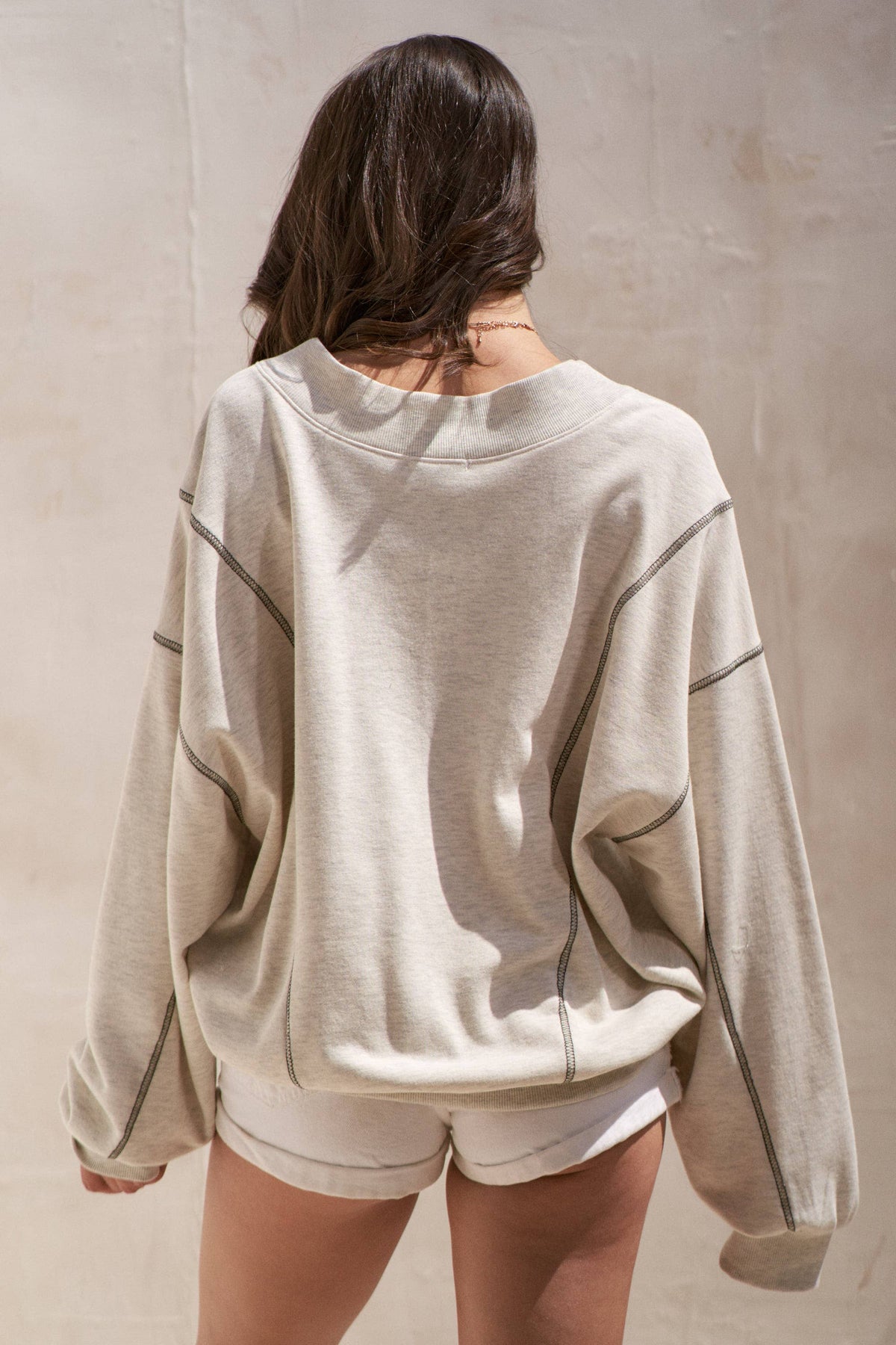 TWIST FRONT LONG SLEEVE TOP: CHARCOAL / L/XL