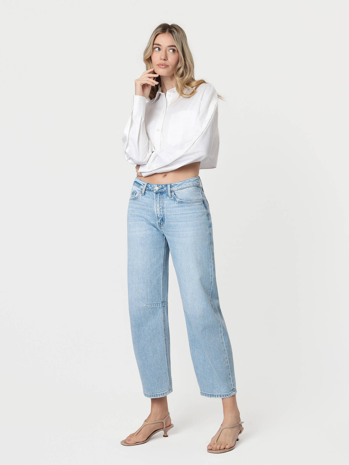 HIGH RISE LIGHT WASH WIDE BARREL JEANS T6802: CHARM / 30