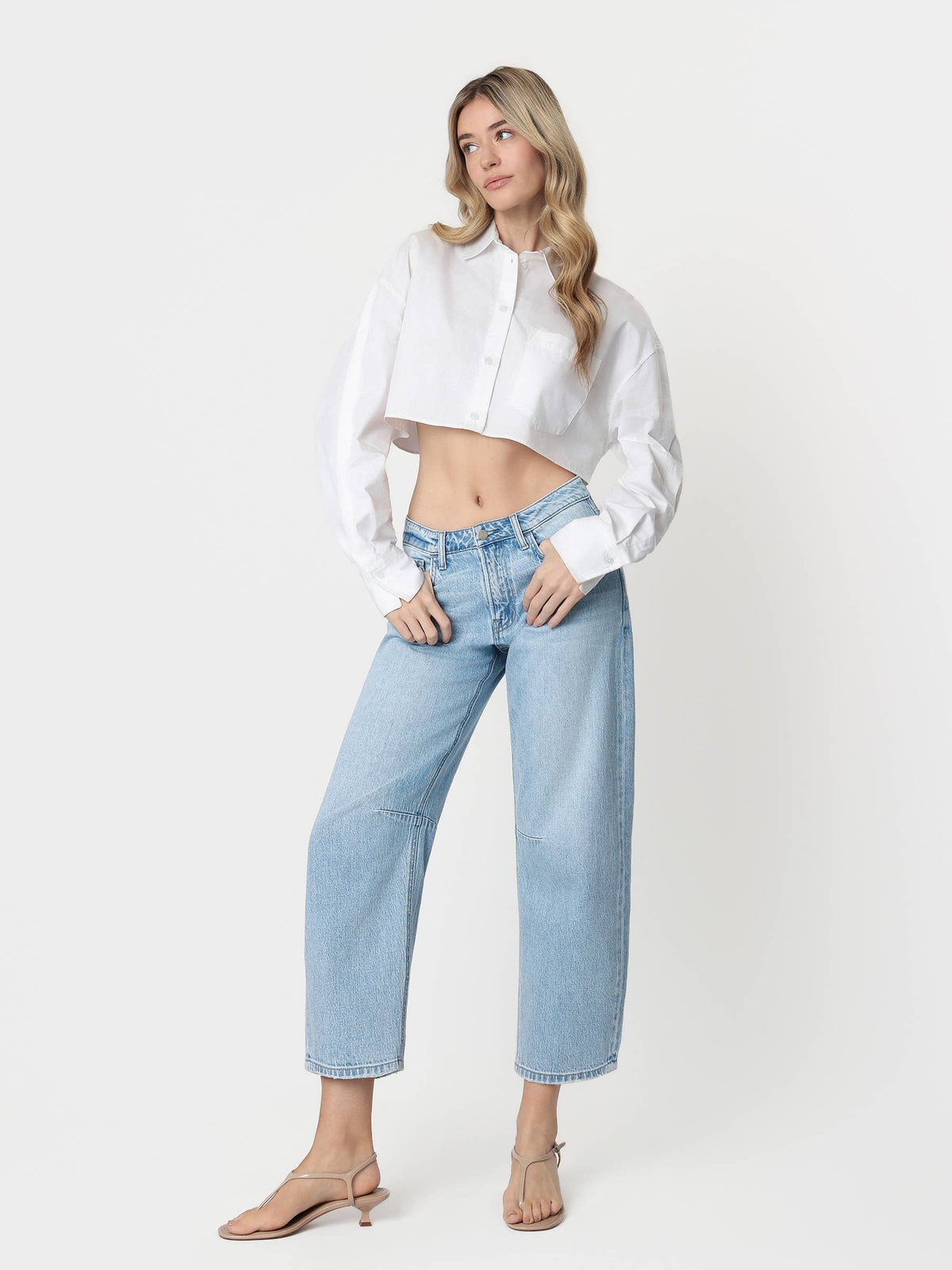 HIGH RISE LIGHT WASH WIDE BARREL JEANS T6802: CHARM / 30