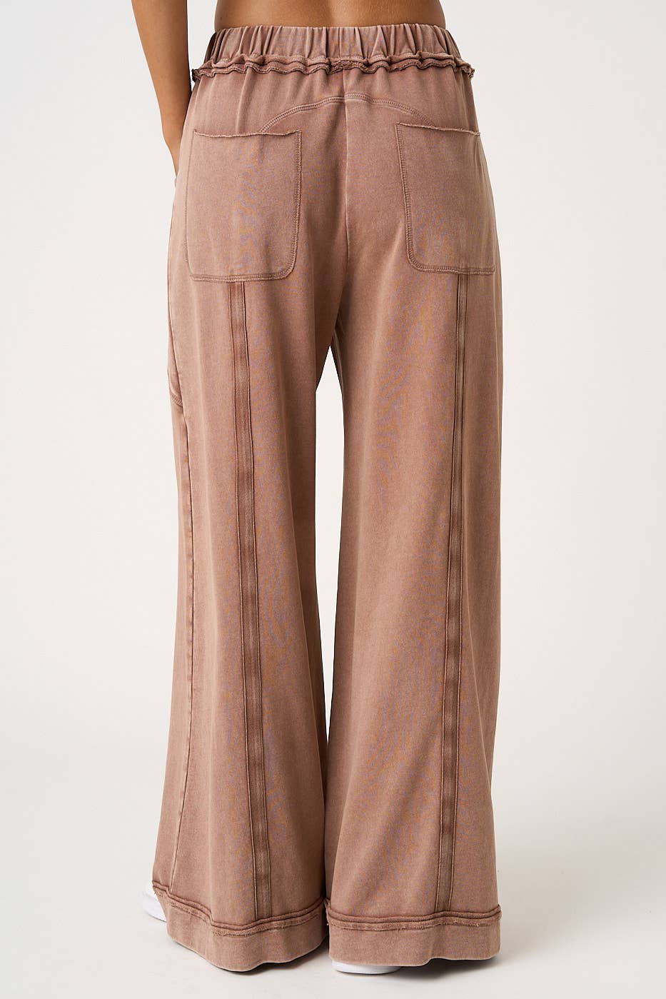 MINERAL WASH CURVED SEAM WIDE LEG PANTS: HAZELNUT / S-M-L(2-2-2)
