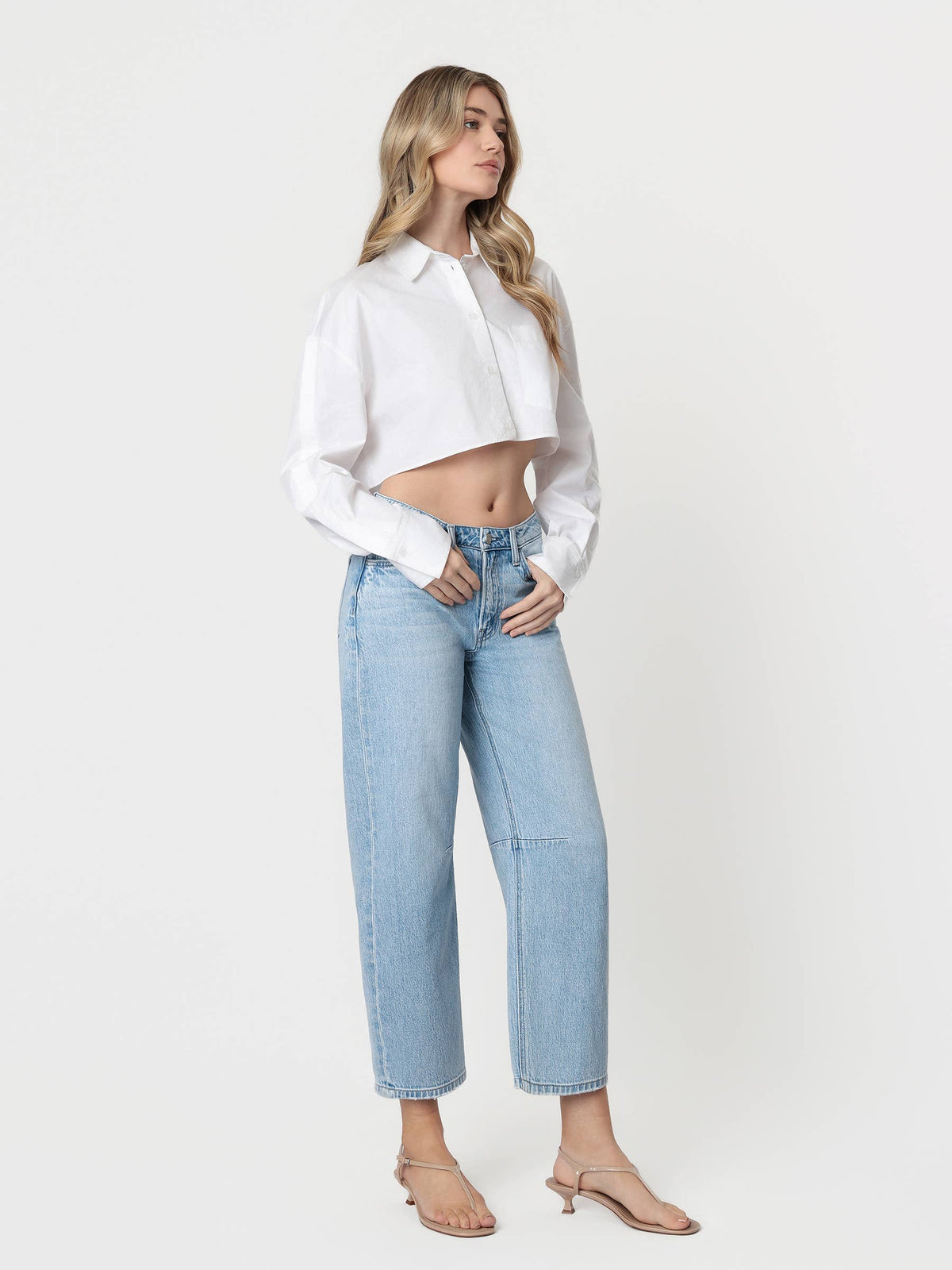 HIGH RISE LIGHT WASH WIDE BARREL JEANS T6802: CHARM / 30