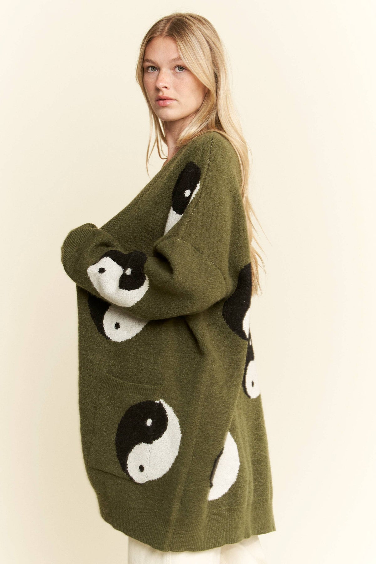 OVER SIZED YIN YANG CARDIGAN: Brown / L/XL