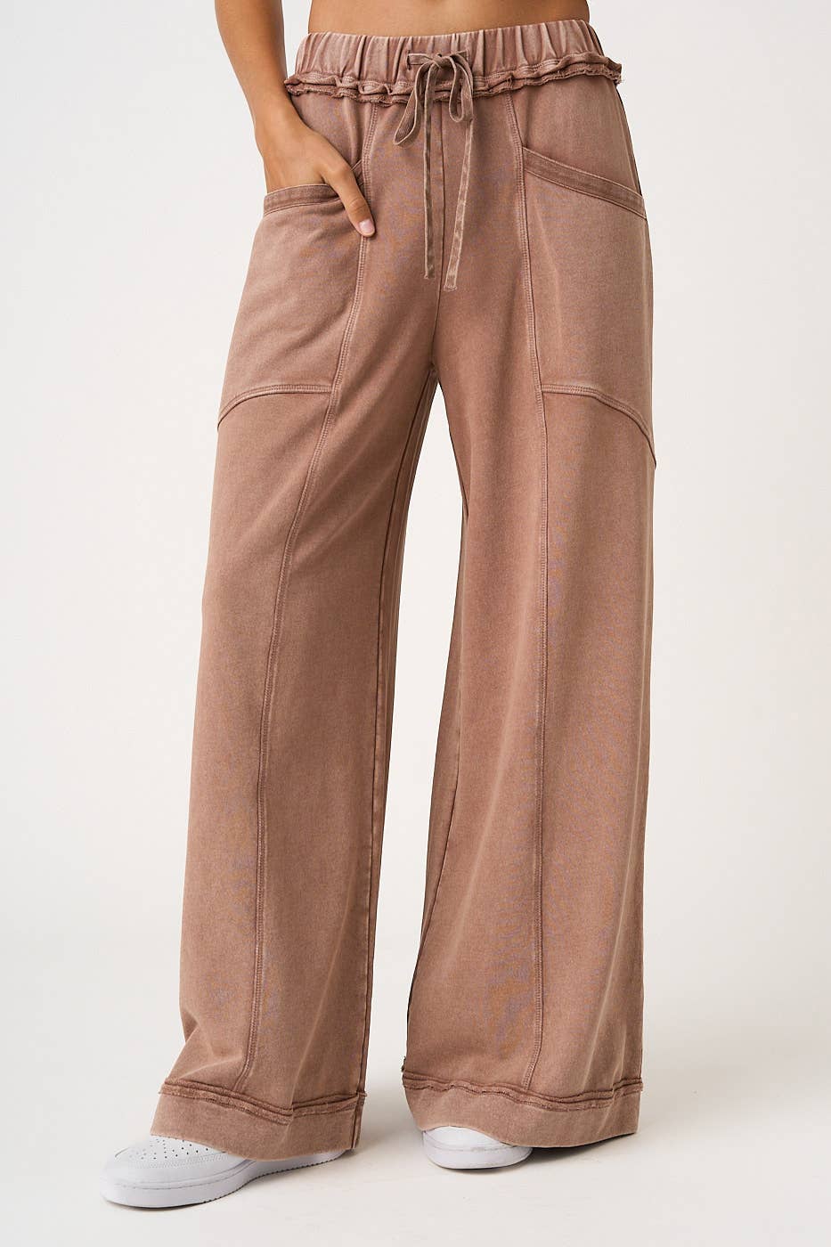 MINERAL WASH CURVED SEAM WIDE LEG PANTS: HAZELNUT / S-M-L(2-2-2)