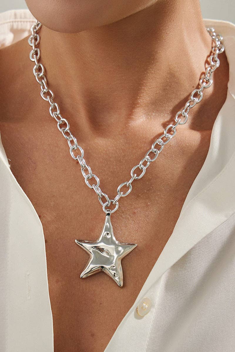 Star Pendant Chain Necklace: GOLD / One Size