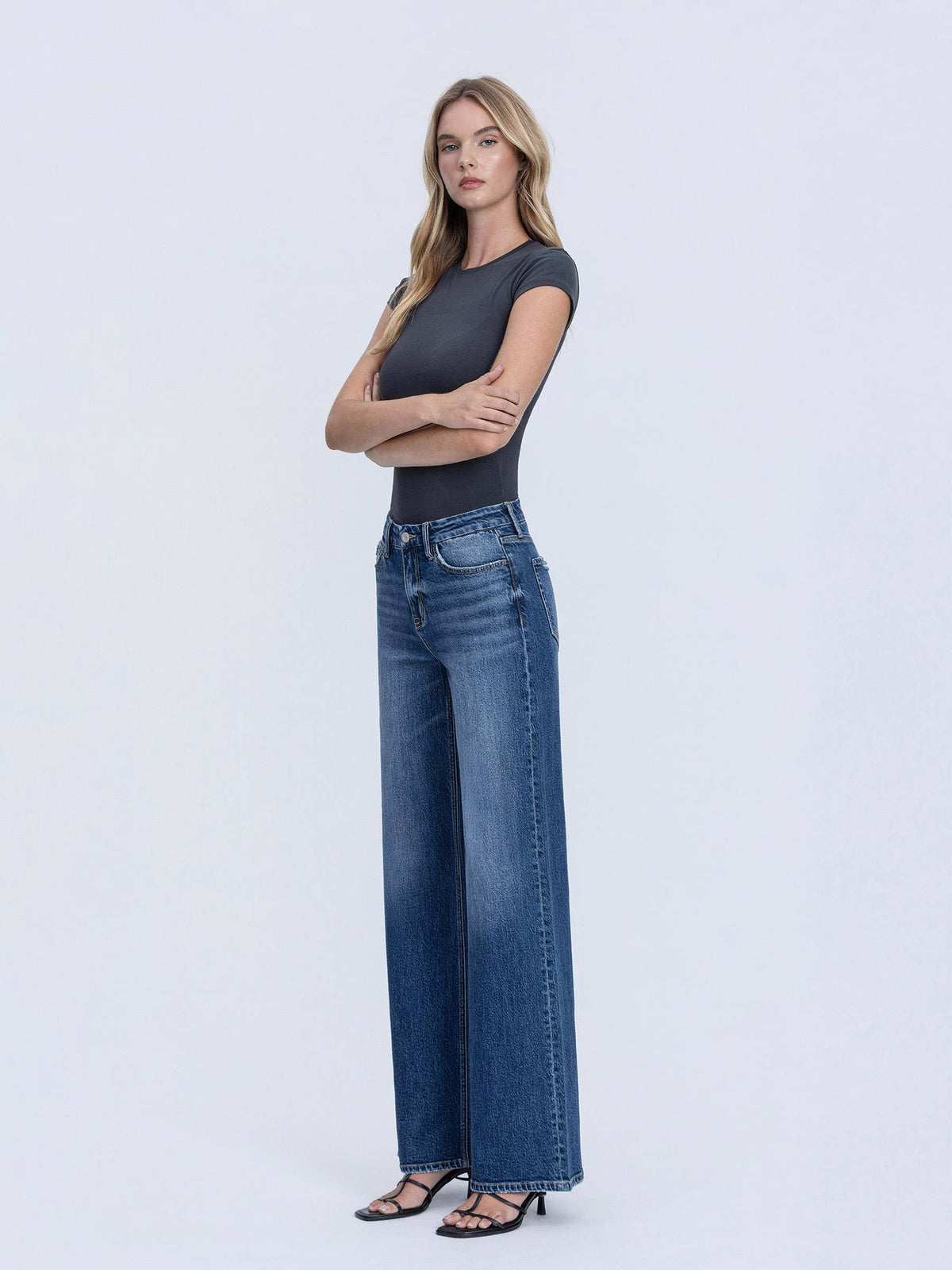 HIGH RISE DARK SEAMLESS WAISTBAND WIDE LEG JEANS T7148: NICEST / 31