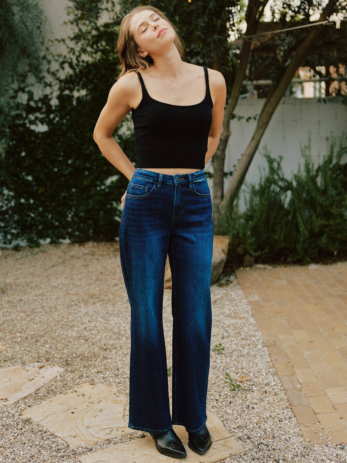 SUPER HIGH RISE FULL LENGTH DARK WASH WIDE JEANS T6937: UPLIFTED JEWEL / 29