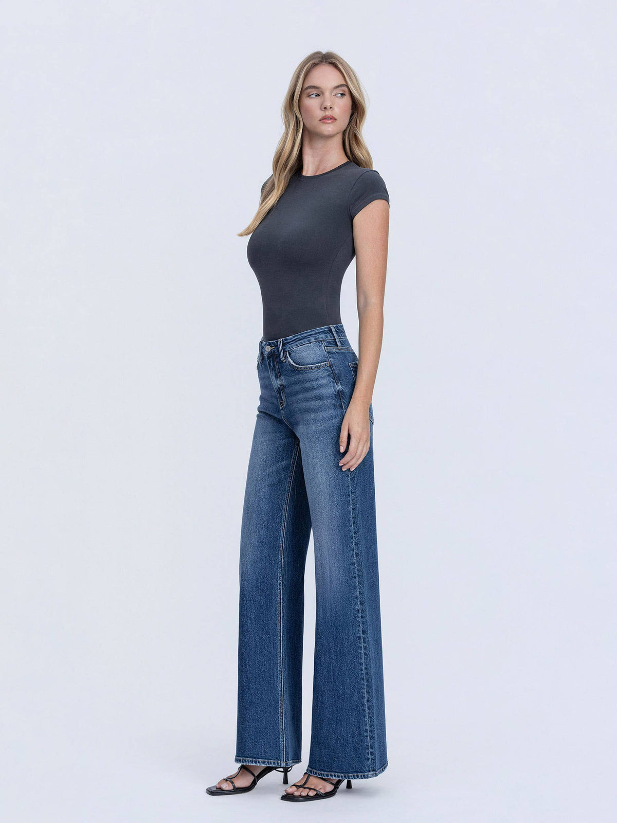 HIGH RISE DARK SEAMLESS WAISTBAND WIDE LEG JEANS T7148: NICEST / 30
