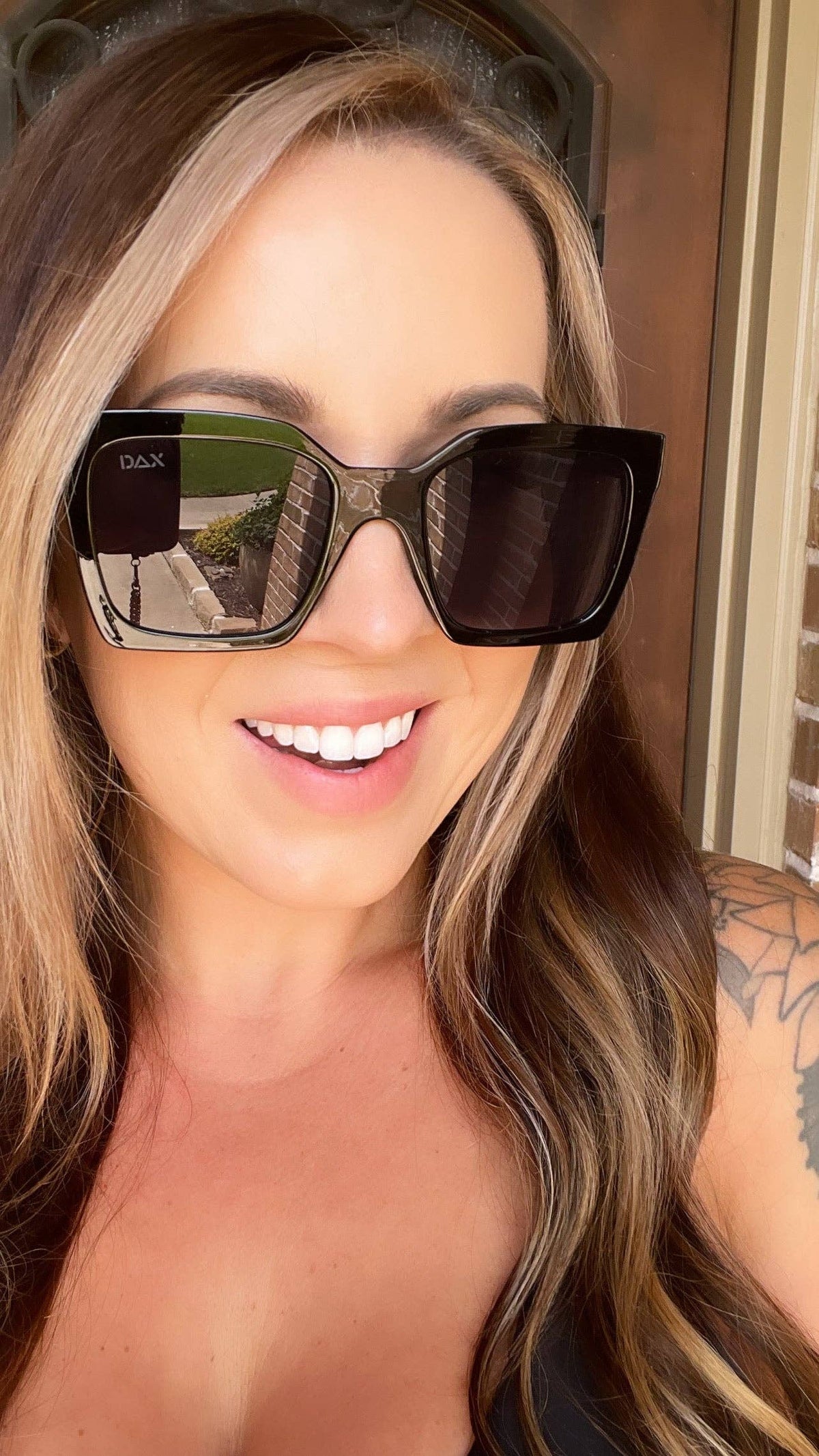 Wylie - Women's Oversized Square Sunglasses: Black